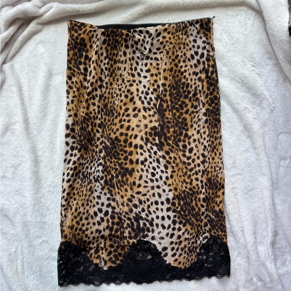 Betsey Johnson Dresses & Skirts - Betsy Johnson Leopard Print Midi Skirt with Black Floral Lace Trim